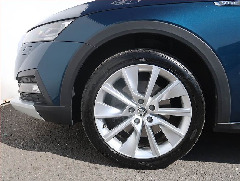 Škoda Octavia (2022) Scout 2.0 TDI, Scout,4X4,110KW - fotka 15 z 26