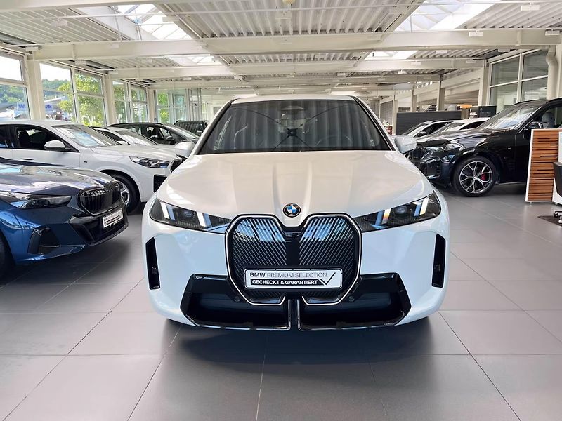 BMW iX xDrive45 M-Sport Komfort HuD - fotka 2 z 17