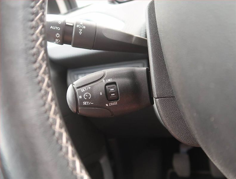 Peugeot 2008 (2014) 1.6 VTi, Serv.kniha, Navi - fotka 19 z 19