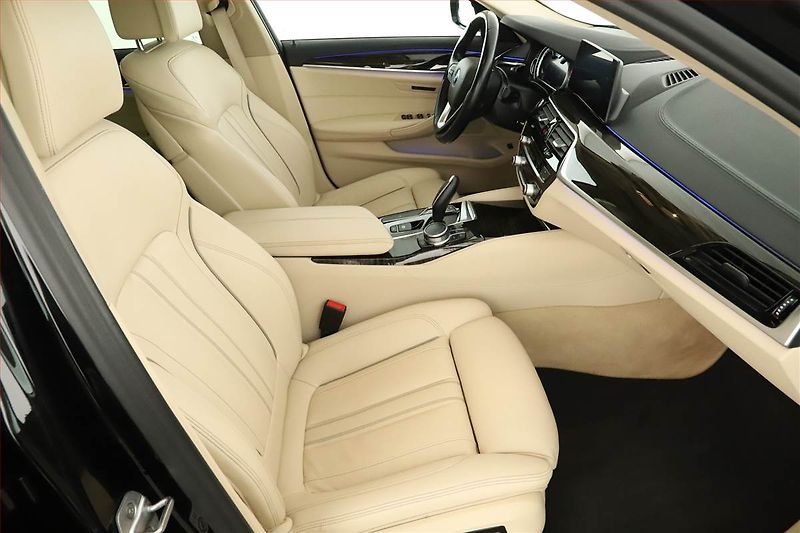 BMW Řada 5 (2017) 530d - fotka 7 z 20