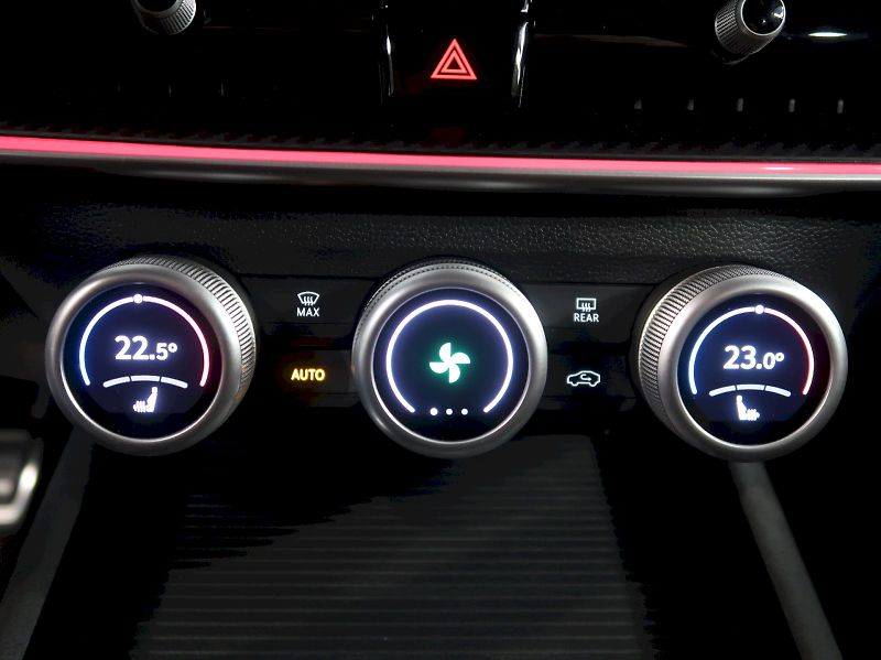 Škoda Superb (2025) SPORTLINE 2.0TDI 110KW DSG LED - fotka 37 z 47