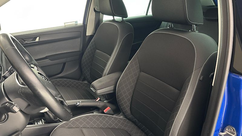 Škoda Fabia 1.0 TSI Black Combi - fotka 15 z 23