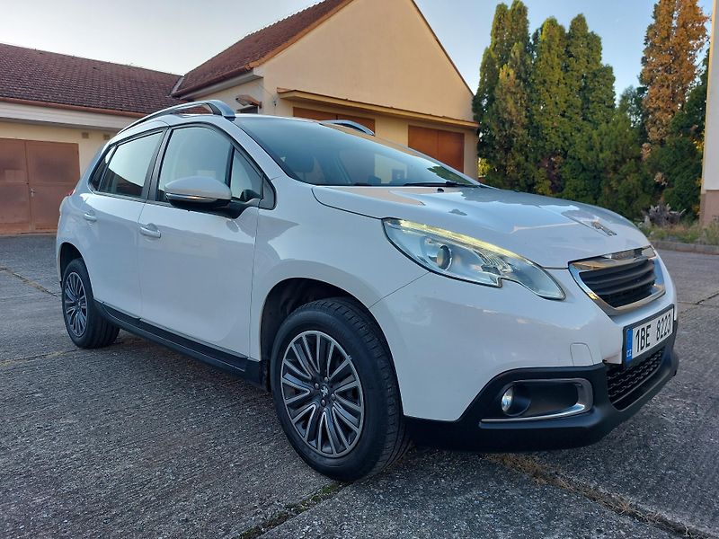 Peugeot 2008 (2015) 1,6VTi 88kw ČR 1.maj. - fotka 1 z 17
