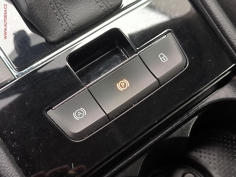 Škoda Superb (2017) 2.0 TDi, ČR, Ambition, DSG - fotka 17 z 24