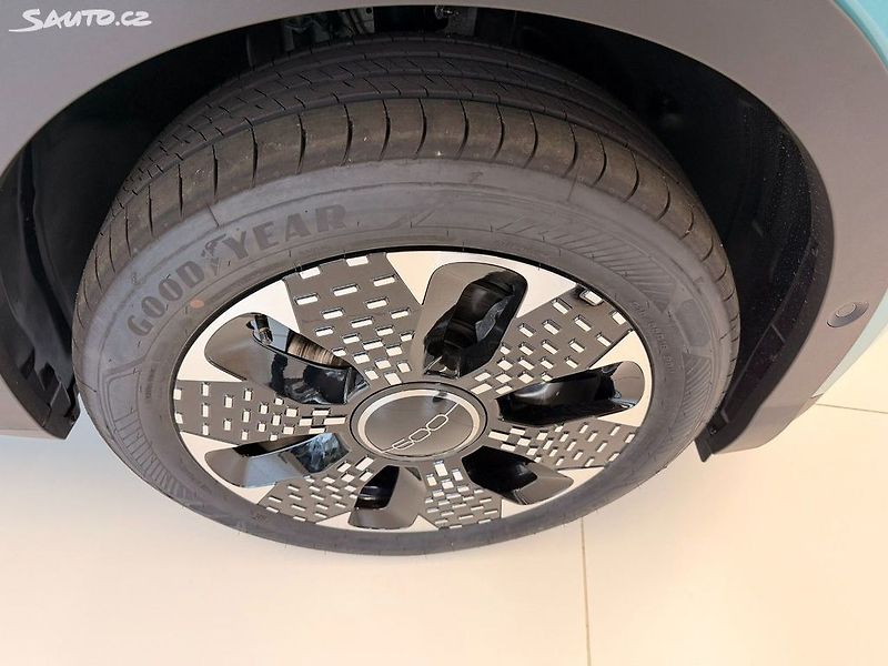 Fiat 600 (2026) La Prima 1.2 Turbo Hybrid 145k - fotka 3 z 16