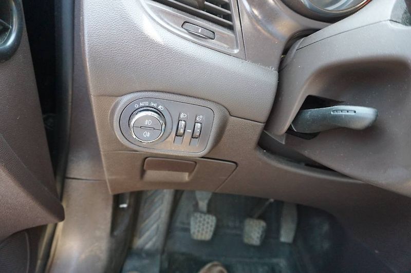 Opel Zafira (2012) Tourer 2,0 96 kW - fotka 27 z 30