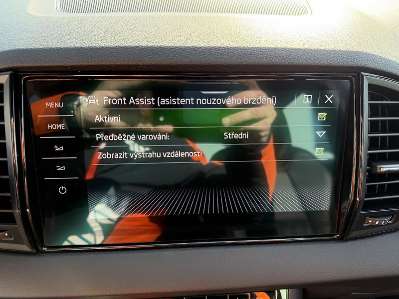 Škoda Karoq 2,0 TSi/140kW 4x4 DSG Sportlin - fotka 30 z 94