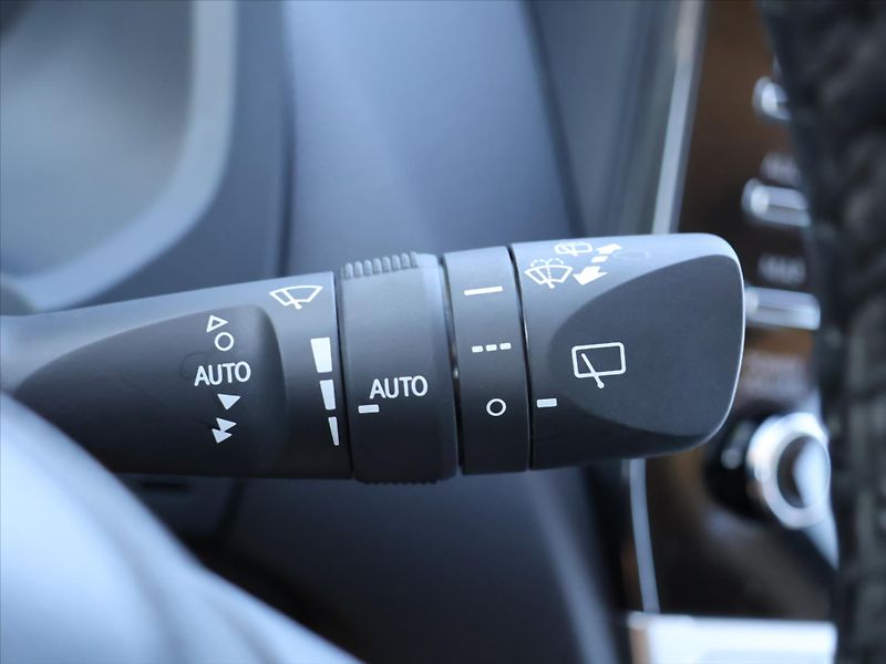 Toyota Land Cruiser 2,8 D-4D 150kW Executive CZ DP - fotka 21 z 39