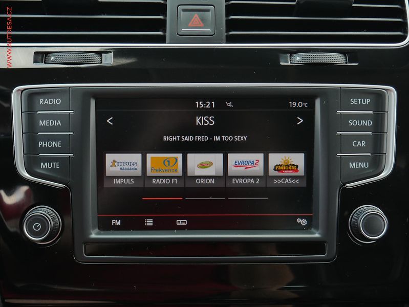 Volkswagen Golf (2015) 2.0TDi, 1.maj,ČR, Highline - fotka 17 z 22