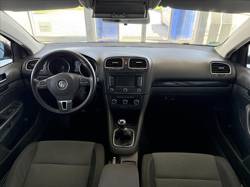 Volkswagen Golf 1,6   77kW,2.MAJITEL - fotka 9 z 22