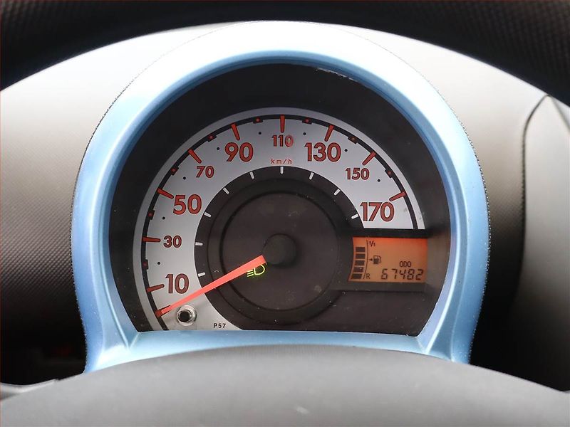 Peugeot 107 (2011) 1.0, nová STK, za dobrou cenu - fotka 9 z 12