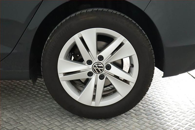 Volkswagen Golf (2020) 1.5 TSI, Navi, Tempomat - fotka 15 z 23