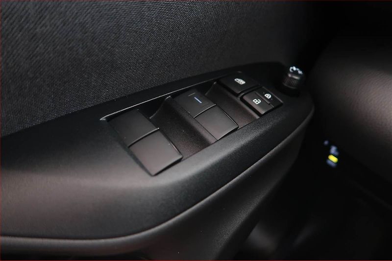 Toyota Yaris (2024) 1.5 VVT-i Hybrid - fotka 19 z 19