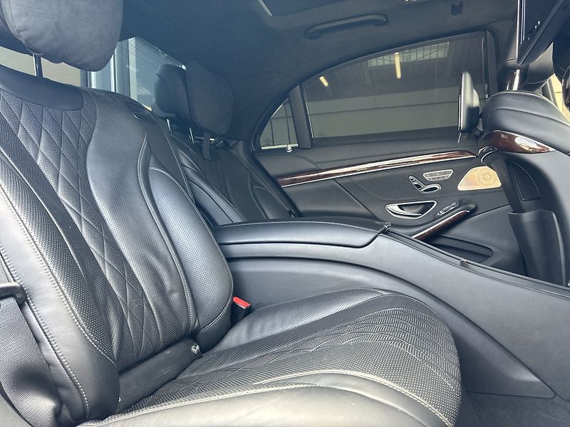 Mercedes-Benz Třídy S 500 4MATIC L - fotka 18 z 18