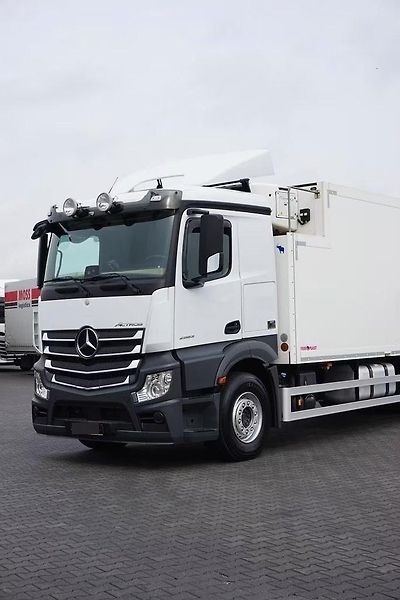 Mercedes-Benz Actros (2019) 2553 6x2 chlaďák + HČ EURO 6 - fotka 8 z 19
