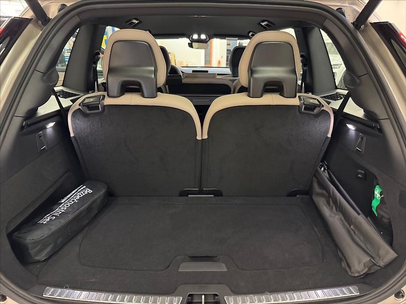 Volvo XC90 (2025) 2,0 Akční cena  Plus Dark 3423 - fotka 11 z 14