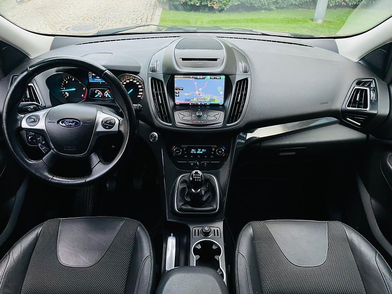 Ford Kuga 2.0TDCi 4x4 MAN TAŽNÉ SERVISKA - fotka 23 z 47