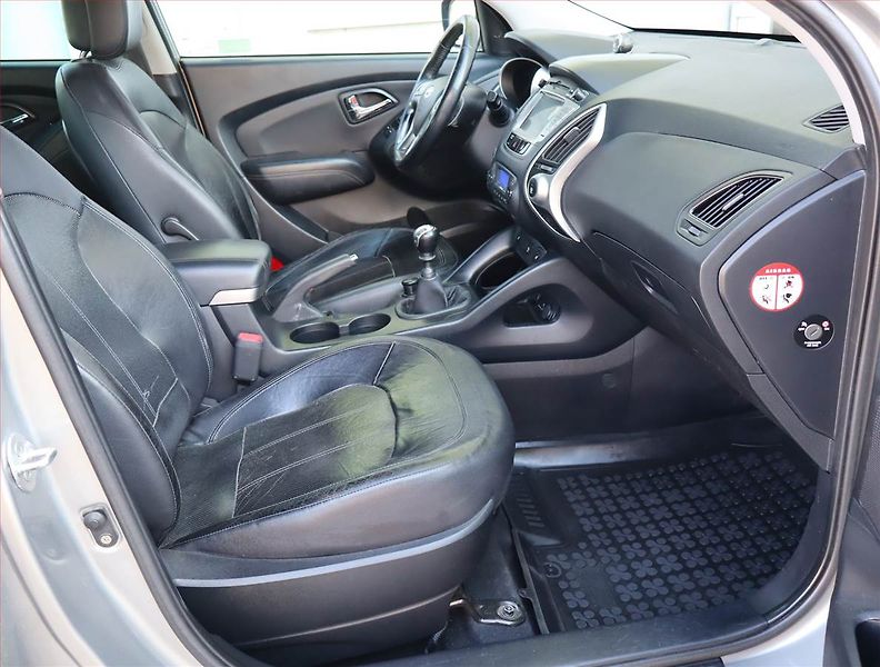 Hyundai ix35 (2010) 2.0 CRDi, 4X4, Serv.kniha - fotka 9 z 16