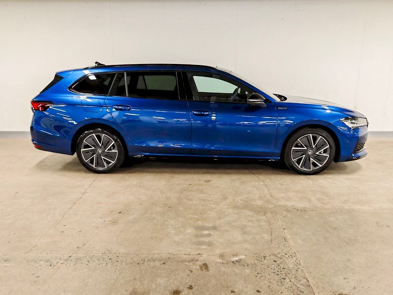 Škoda Superb (2025) Combi 2.0 TSI 195 kW DSG 4x4 S - fotka 29 z 35