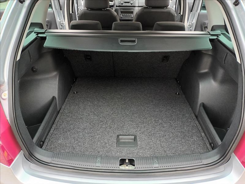 Škoda Fabia 1,6 TDI,77KW,1MAJ,TAŽNÉ,VÝHŘEV - fotka 18 z 37