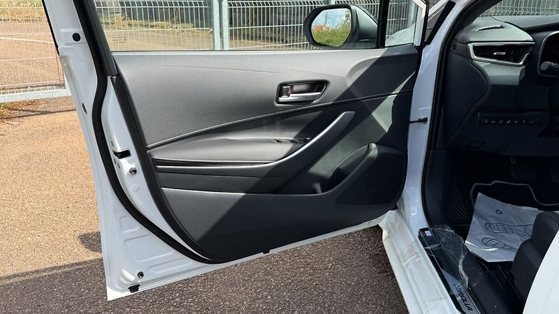 Toyota Corolla TS 1.8. Hybrid Style - zimní s - fotka 10 z 24