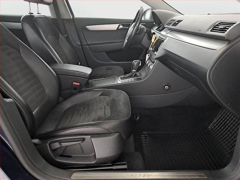 Volkswagen Passat (2014) 2.0 TDI, Automat, Xenony - fotka 9 z 17