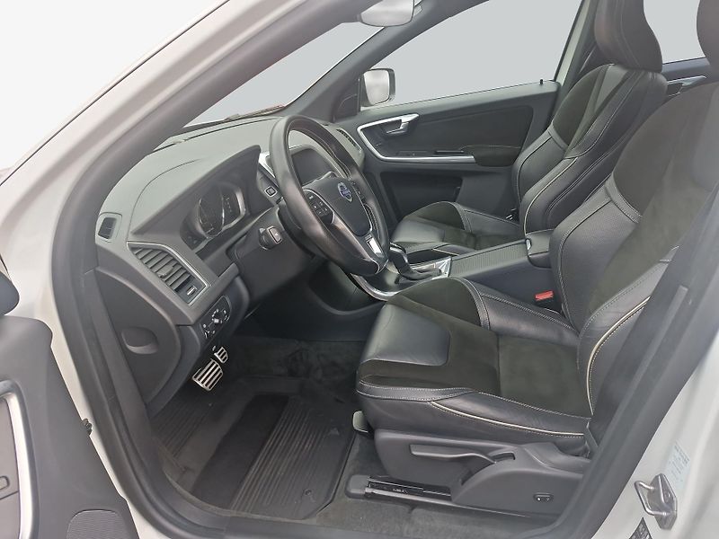 Volvo XC60 T5 AWD Aut. RDesign #TAŽNÉ - fotka 9 z 16