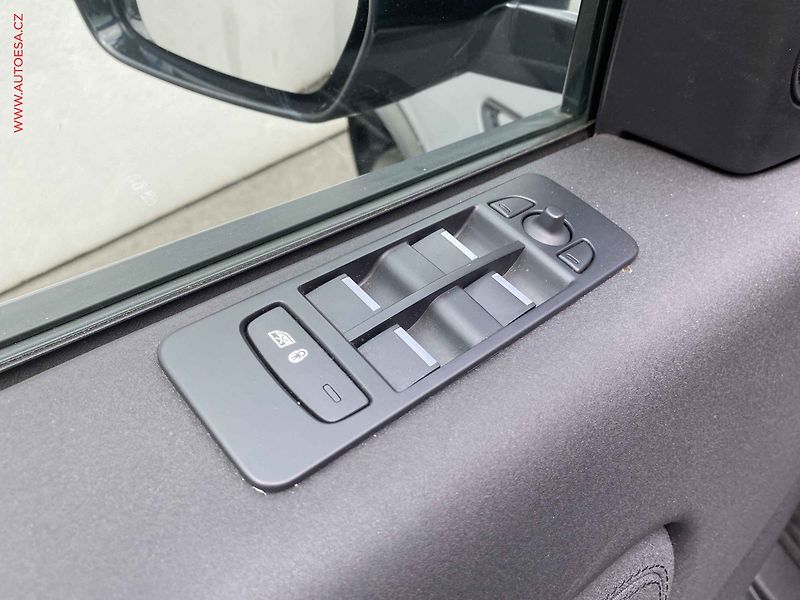 Land Rover Discovery Sport (2020) 2.0D, Sport, LED, navi, panor - fotka 13 z 16