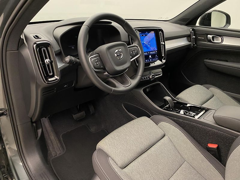 Volvo XC40 B3 DARK PLUS AUT CZ - fotka 4 z 56