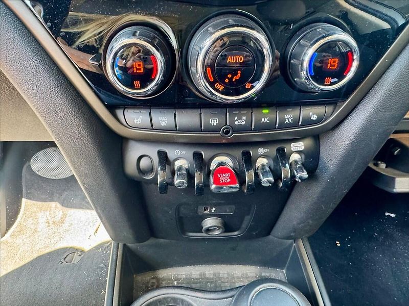 Mini Countryman 2,0 D Cooper F60 110kw Automat - fotka 12 z 17