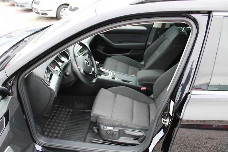 Volkswagen Passat (2015) 2.0 TDI DSG TEMPOMAT NAVI  - fotka 9 z 15