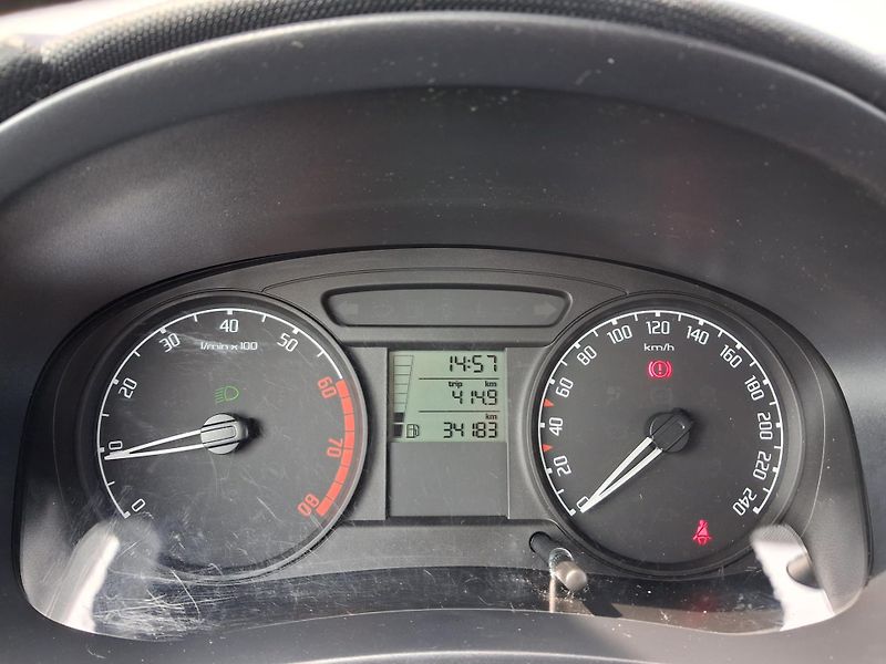 Škoda Fabia 1.2 HTP / 51 kW - fotka 14 z 21