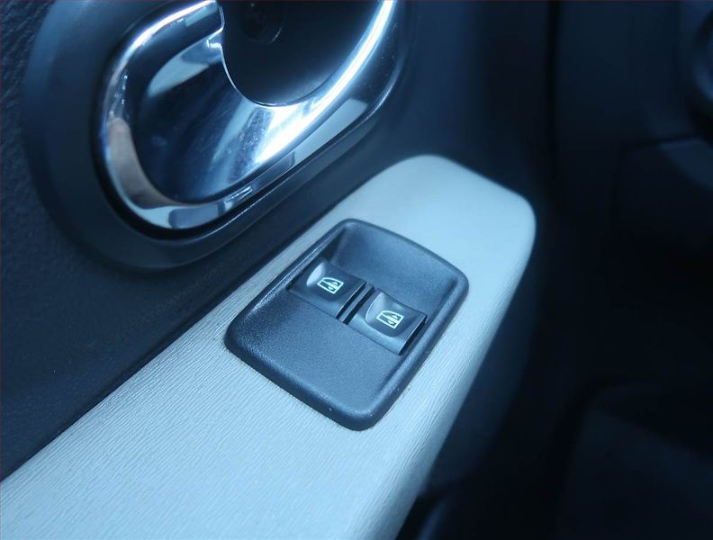 Dacia Lodgy (2012) 1.6 8V - fotka 13 z 14