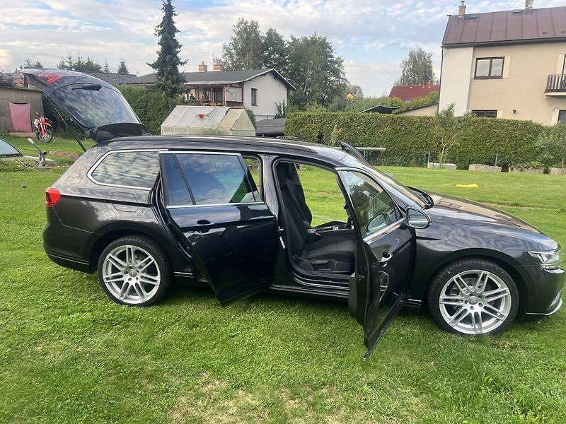 Volkswagen Passat 2.0TDI 110KW,NAVI,LED,APP,ALU - fotka 30 z 47