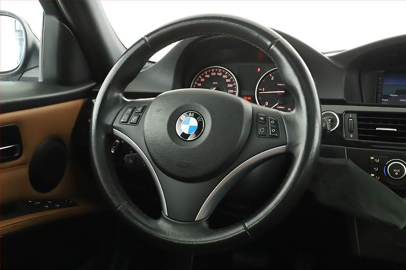 BMW Řada 3 (2011) 320 d xDrive, 4X4, Automat - fotka 8 z 17