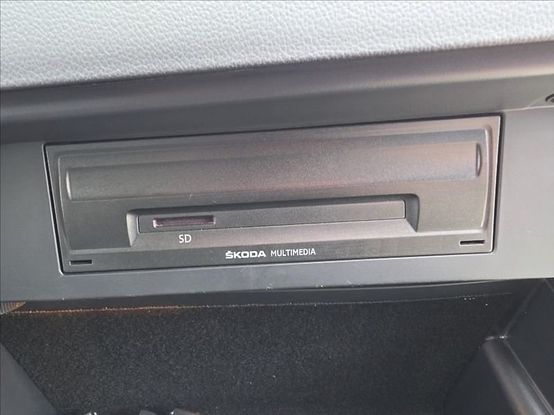 Škoda Octavia 1,4TSi 110KW Ambition 92TKM - fotka 32 z 39