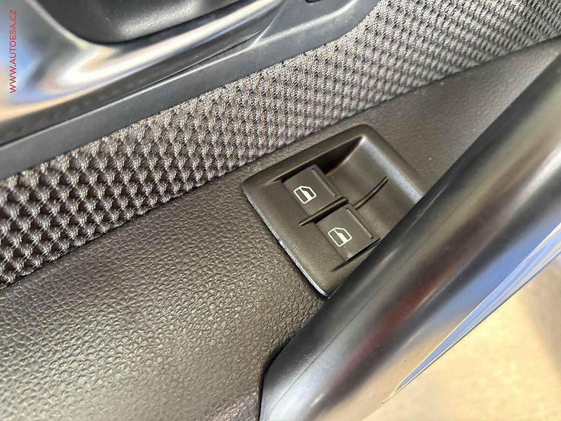 Volkswagen Scirocco (2009) 2.0 TDI, AC - fotka 12 z 15