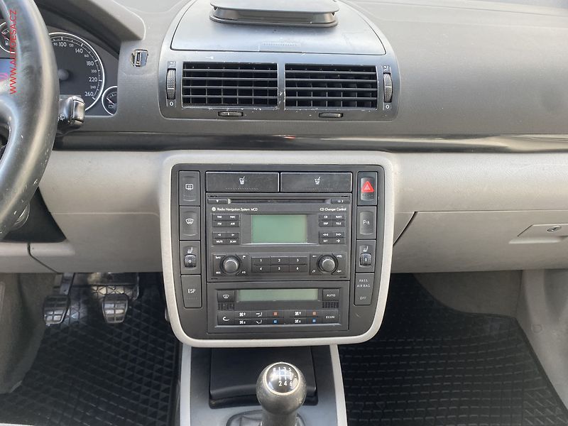 Volkswagen Sharan (2007) 2.0i, Klima, park.asist - fotka 12 z 15