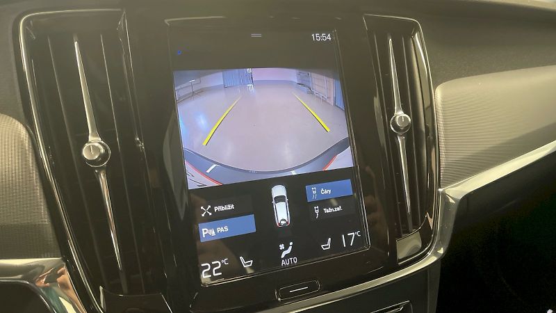Volvo V90 (2018) Kombi Inscription 2.0 TDI 110k - fotka 28 z 38
