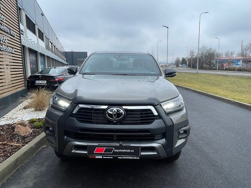 Toyota Hilux 2.8 D-4D automat Invincible - fotka 5 z 28