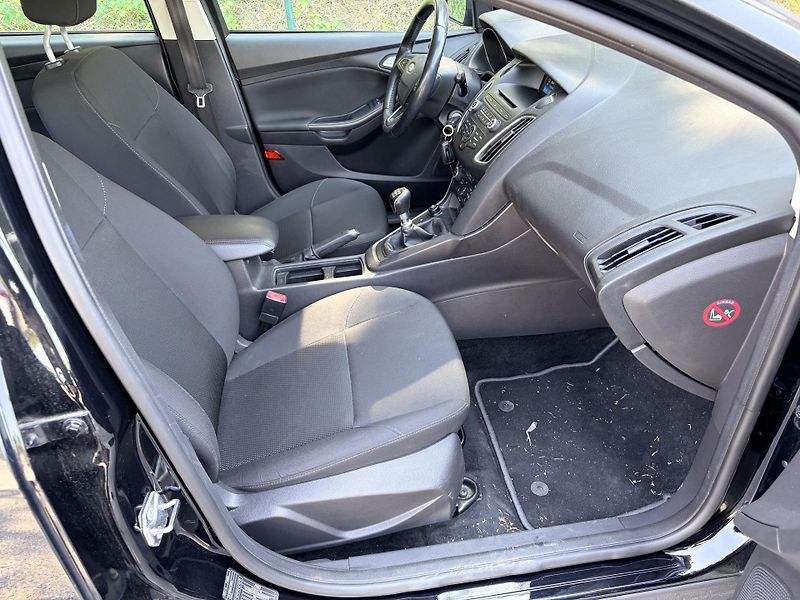 Ford Focus 1.0 EcoBoost   - fotka 28 z 29
