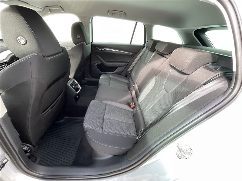 Škoda Octavia 2,0 TDI Combi Style NAVI+PDC - fotka 17 z 24