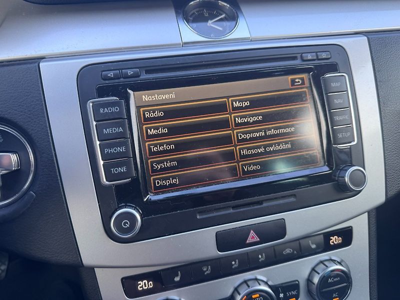 Volkswagen Passat (2012) 1,6 TDI 77 KW KOLA STK - fotka 26 z 46