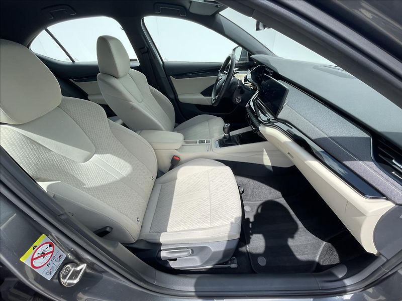 Škoda Octavia 1,5 TSI Style LED+PDC - fotka 18 z 23