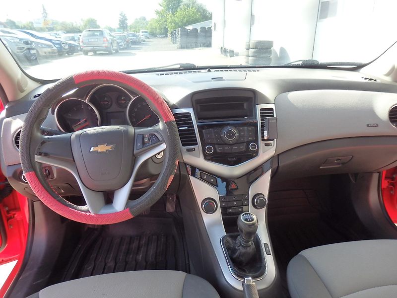 Chevrolet Cruze 1.6i ESP, 6x AIRBAG - fotka 11 z 14