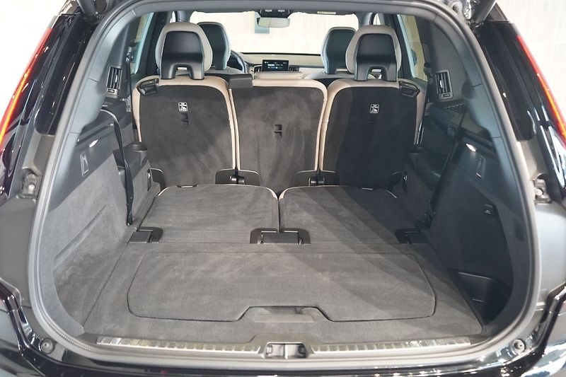 Volvo XC90 T8 PLUS Dark, Ventilace, 360° - fotka 14 z 50