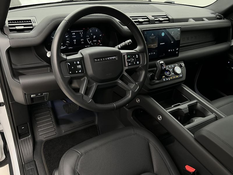 Land Rover Defender 110 D250 X-DYNAMIC SE 1. maj.  - fotka 4 z 47