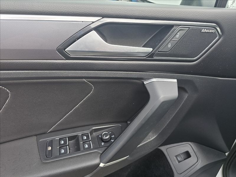 Volkswagen Tiguan Allspace 2,0TDi176KW R-Line Webasto - fotka 15 z 51
