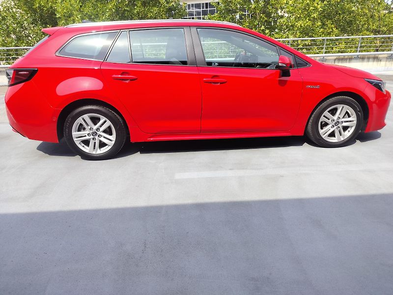Toyota Corolla 1.8 hybrid business, navigace - fotka 8 z 26