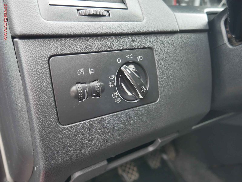 Škoda Fabia (2004) 1.4TDi, ČR, AC, TZ, STK2/28 - fotka 13 z 17